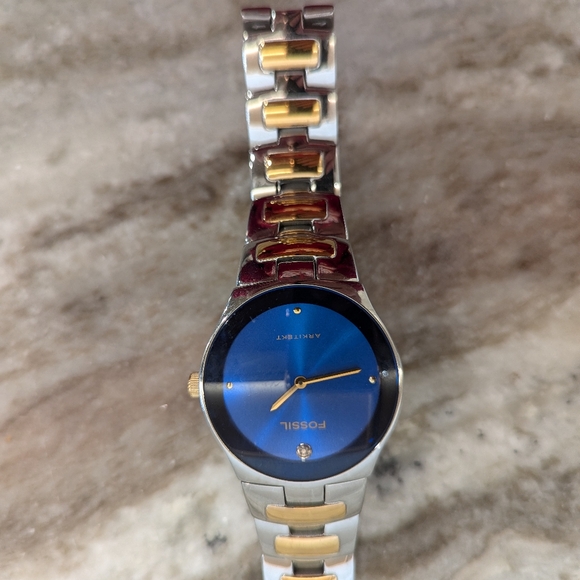 Fossil Mens Watch 9 1/2 Inches Around Wrist - Picture 3 of 4